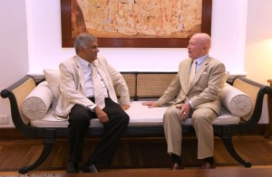 与斯里兰卡总理拉尼尔•维克勒马辛哈会面