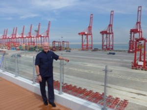 在中国人新建造的斯里兰卡集装箱码头
