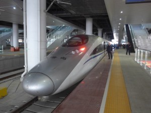 Train à grande vitesse à Guiyang, gare chinoise