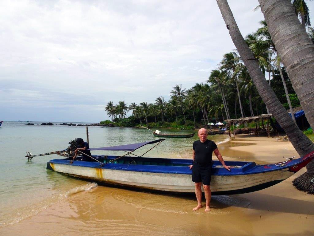 mobius_vietnam_island_boat